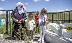 Terör örgütü PKK'nın üç yıl önce katlettiği amca ve yeğeni mezarları başında anıldı