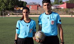 Ağrı'da futbol hakemi, beraber görev aldıkları maçta kız arkadaşına evlilik teklifi yaptı