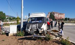 Amasya'da otomobil ile minibüs çarpıştı, 8 kişi yaralandı