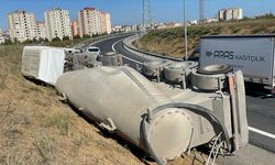 Başakşehir'de devrilen beton mikserinin şoförü ağır yaralandı