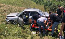 Karabük'te tarlaya devrilen otomobildeki 3 kişi yaralandı