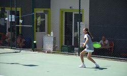 Manisa'da Büyükler Hafta Sonu Yaz Kupası Tenis Turnuvası başladı