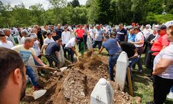 Srebrenitsa soykırımının 50 kurbanı daha toprağa verildi