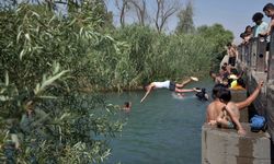 Süleymaniye'de sıcaktan bunalan halk, serinlemek için nehirlere akın ediyor