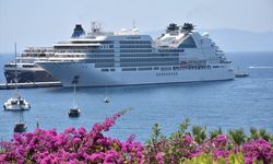 Bahama bandıralı kruvaziyer Seabourn Encore Bodrum'a yanaştırıldı