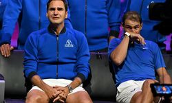 Tenisin efsane ismi Roger Federer gözyaşları içinde son kez korta çıktı