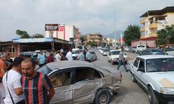 Osmaniye'de ters yöne giren otomobilin iki araca çarptığı kazada bir kişi yaralandı