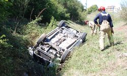 Sancaktepe'de devrilen otomobildeki anne ve oğlu yaralandı