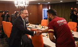 Bakan Kasapoğlu, dünya şampiyonu Ampute Futbol Milli Takımı'yla buluştu