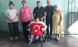 Mersin'de tekerlekli sandalyesi bozulan engelli öğrenciye hayırseverlerden destek