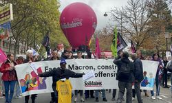 Paris'te maaş zammı talebiyle gösteri düzenlendi