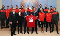 Bakan Akar, Ampute Futbol Milli Takımı'nı kabul etti