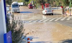 Bodrum'da içme suyu isale hattı patladı: Çevreyi su bastı