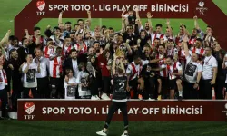 Süper Lig'e yükselen Pendikspor kupasını coşkuyla kaldırdı!