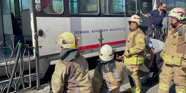 İstanbul'da tramvayda yangın: Yolcular kendilerini dışarı zor attı