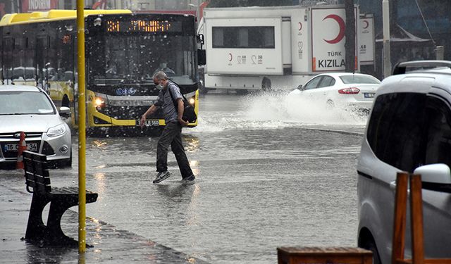 AKOM'dan İstanbul için sağanak yağmur uyarısı