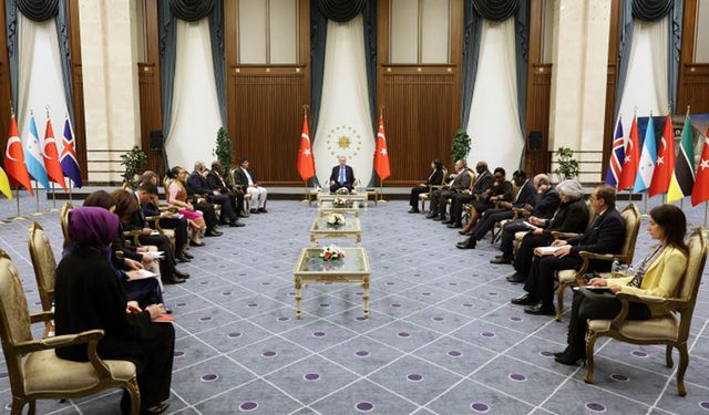 Büyükelçilerden Cumhurbaşkanı Erdoğan'a güven mektubu