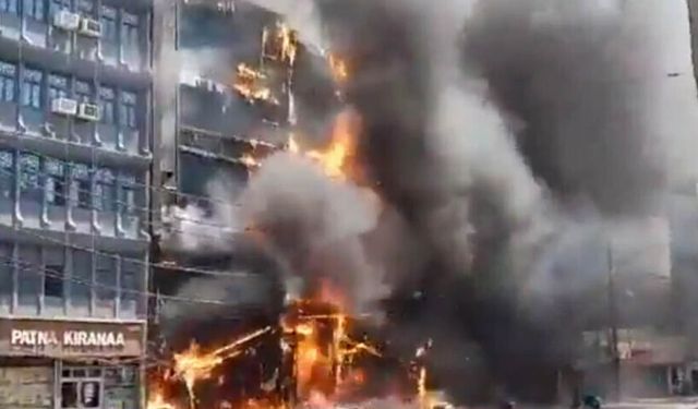 Hindistan’da otel yangını: 6 ölü, 20 yaralı