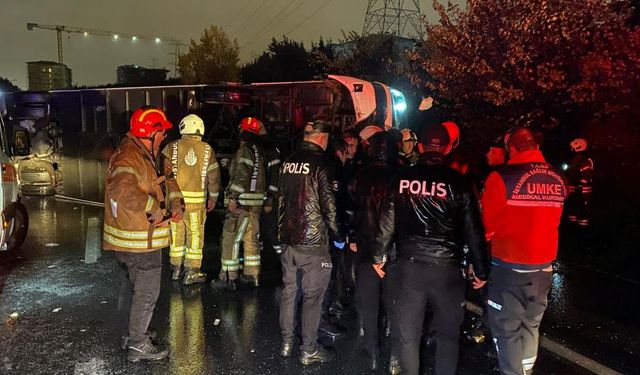 İstanbul'da yolcu otobüsü devrildi: 2 ölü, 18 yaralı