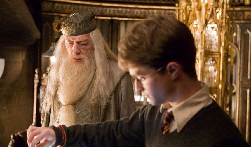 Harry Potter dünyası Profesör Dumbledore'ı kaybetti