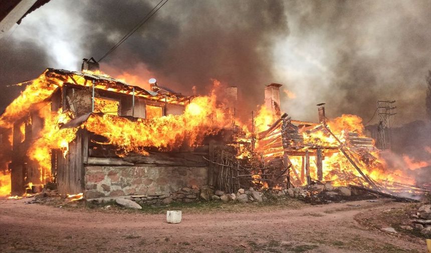 Kastamonu'da yangın: 10 köy etkilendi!