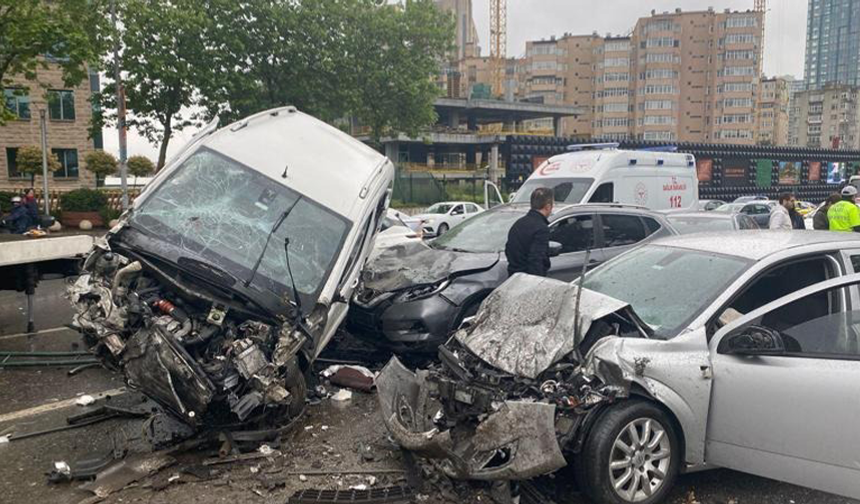 İstanbul'da 7 araçlı zincirleme kaza