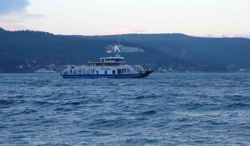 Gökçeada ve Bozcaada feribot seferlerine fırtına engeli