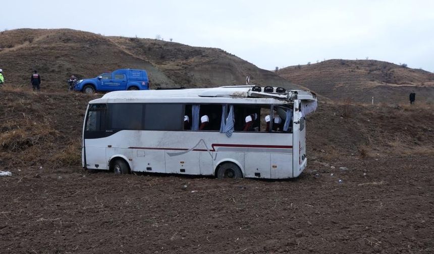 Midibüs şarampole devrildi: 29 yaralı