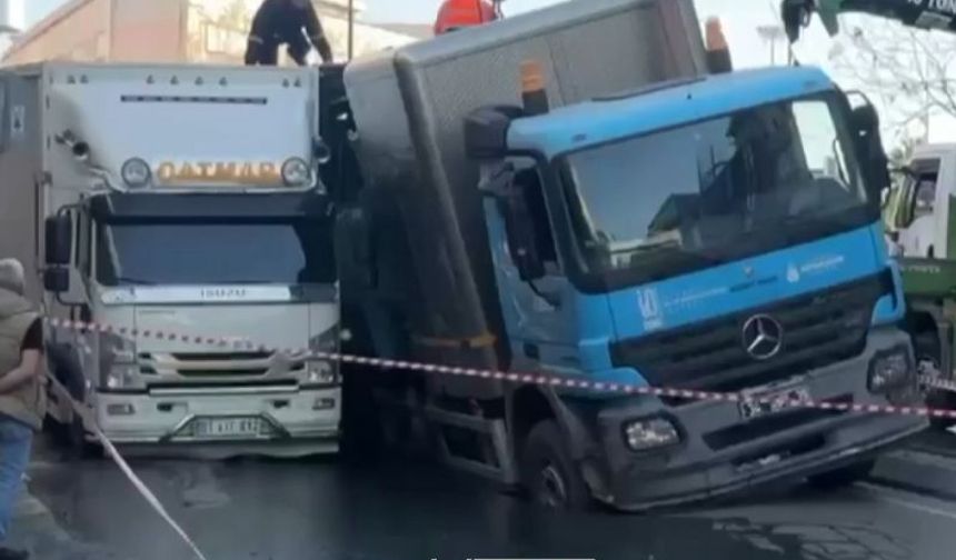 Güngören'de yol çöktü, 2 kamyon çukura düştü!