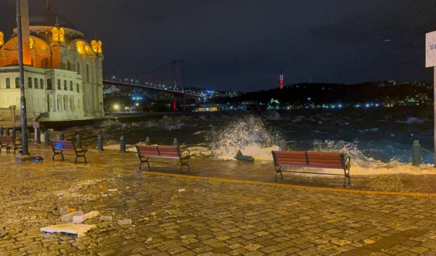istanbul-ortaköy-fırtına