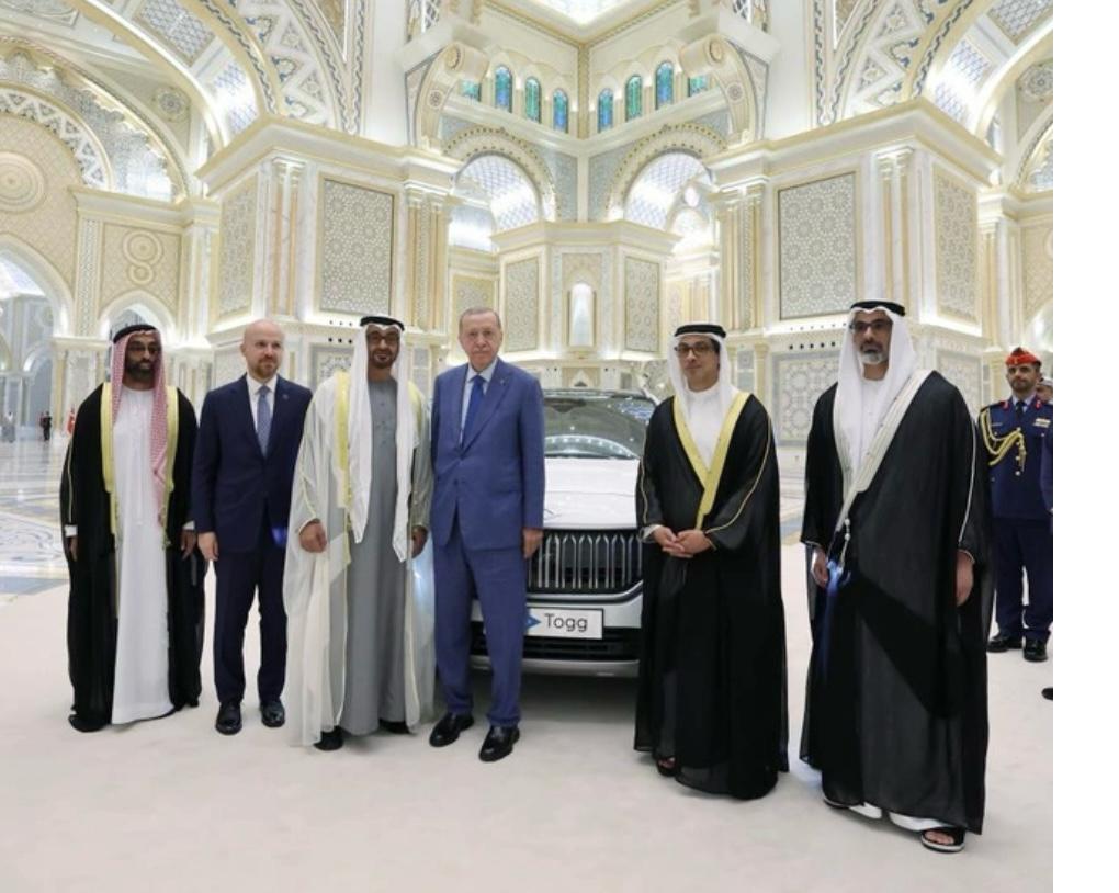 Cumhurbaşkanı Erdoğan, 19 Temmuz'da Birleşik Arap Emirlikleri'de Görüştüğü Devlet Başkanı Al Nahyan'a Pamukkale Beyazı Renkte Bir Togg Hediye Etti