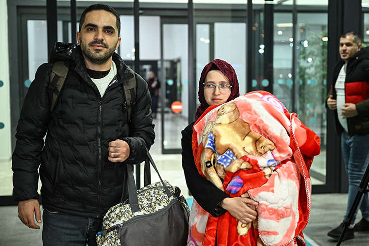 Gazze'den tahliye edilen Türk vatandaşları İstanbul'a geldi1