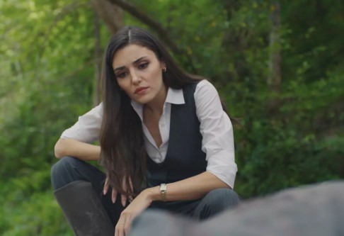 Hande Erçel Bambaşka Biri