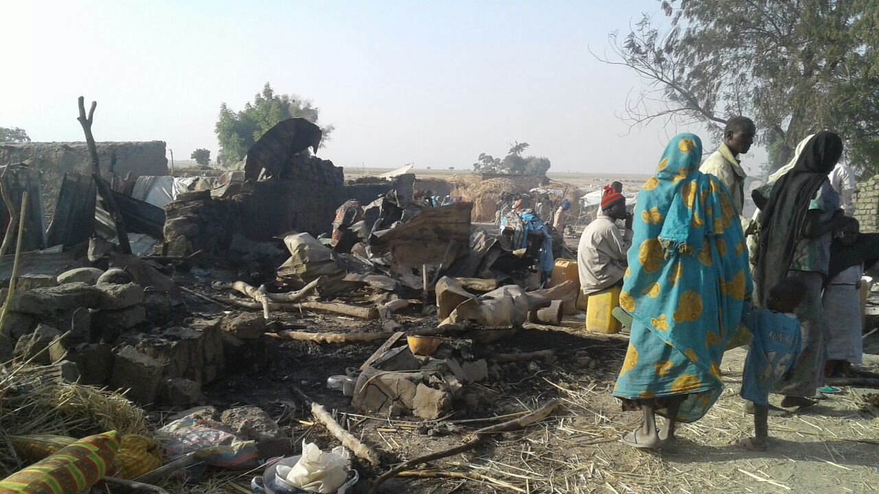 Nijerya yanlışlıkla köy bombaladı 100'e yakın ölü, onlarca yaralı!