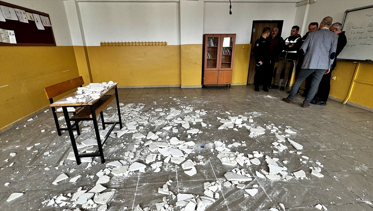 Okulun Tavanı Çöktü, 7 Öğrenci Yaralandı Inceleme