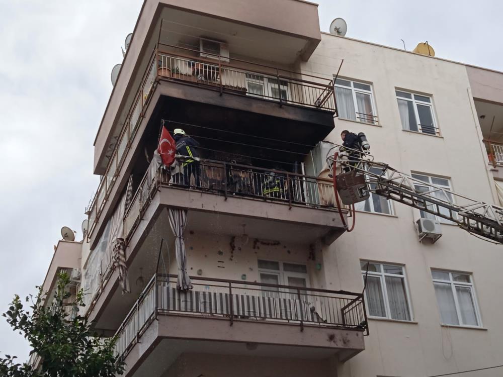 Antalya'da Korkutan Ev Yangını 3