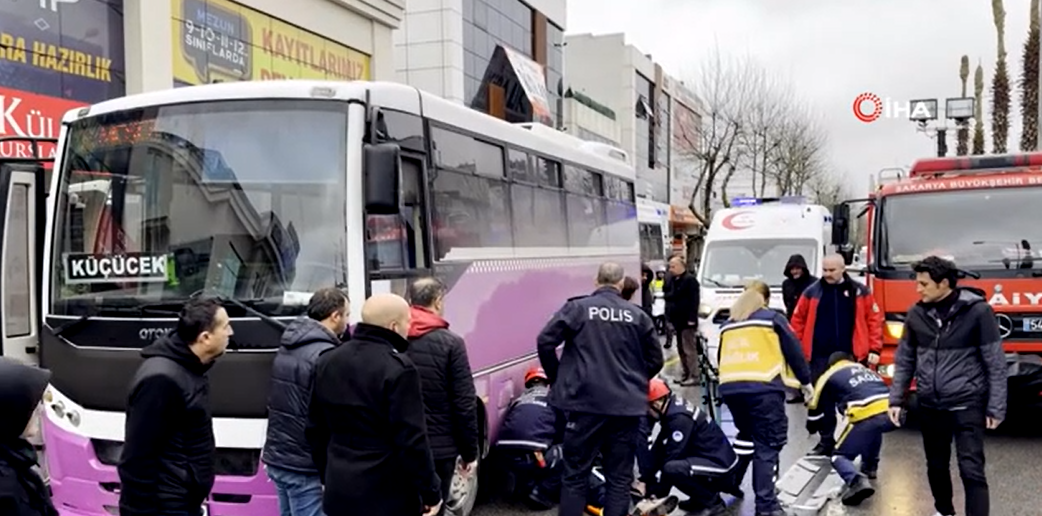 Otobüs durağında feci kaza!