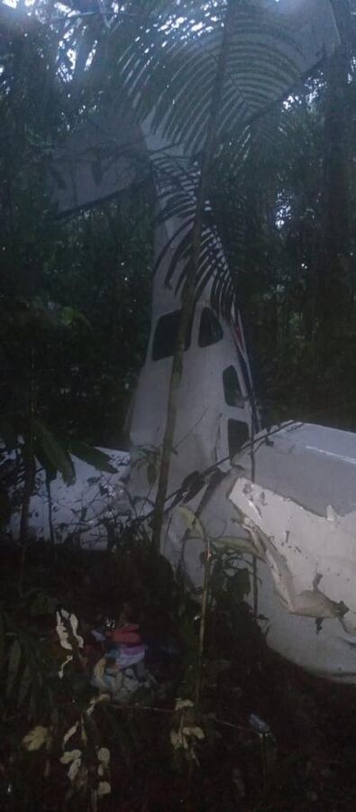 Florida'da bir uçak, evin üstüne çakıldı