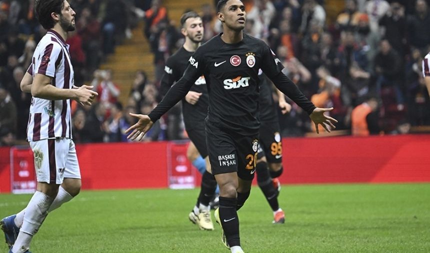Galatasaray'da Penaltı Tartışması! Zaha Iki Yıldızı Ayırdı (1)
