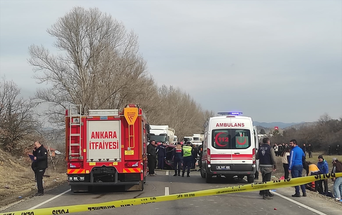 Nallıhan'daki Trafik Kazasında 3 Kişi Öldü, 3 Kişi Yaralandı 3
