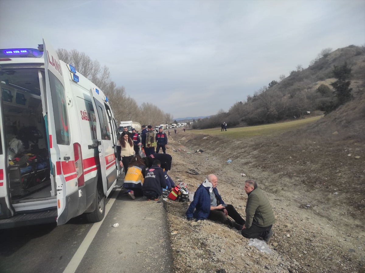 Nallıhan'daki Trafik Kazasında 3 Kişi Öldü, 3 Kişi Yaralandı