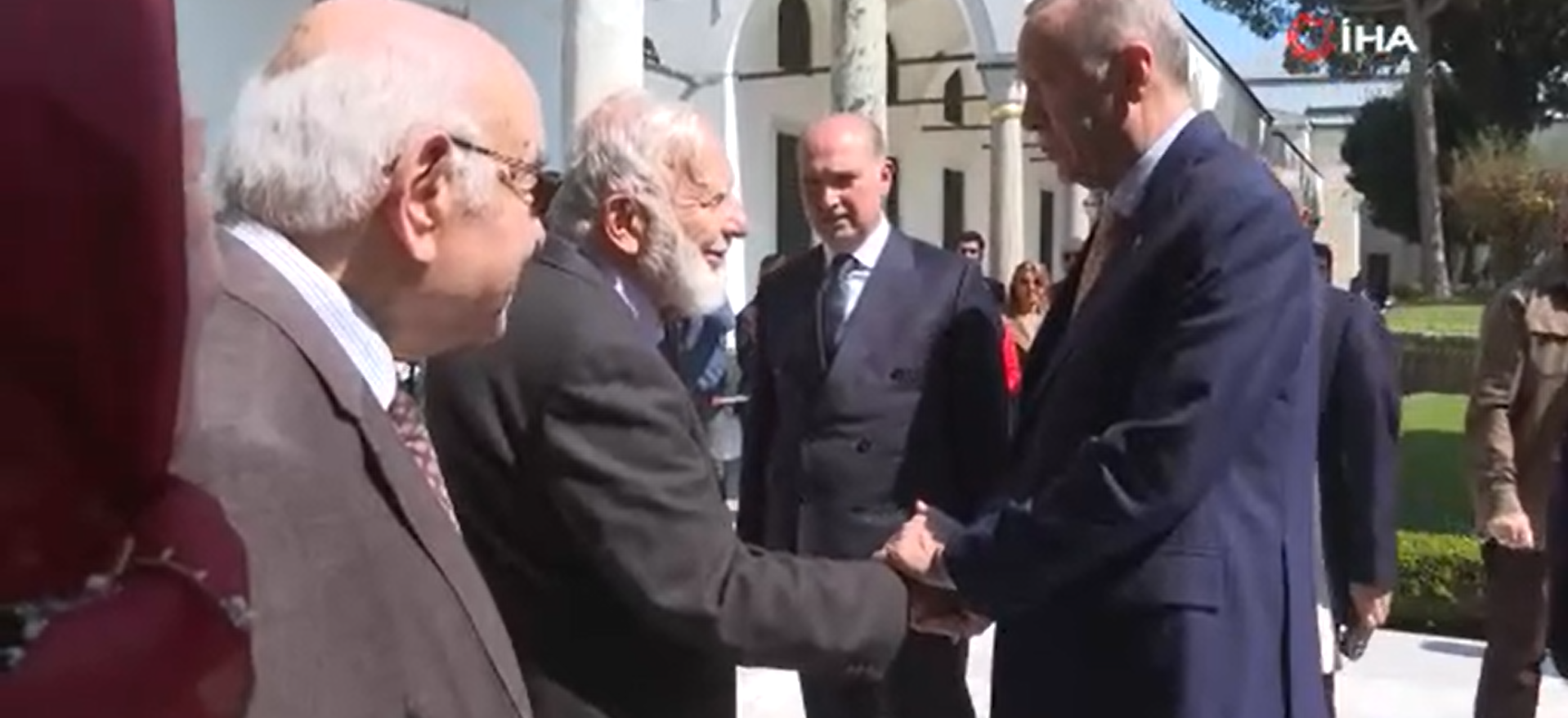 Cumhurbaşkanı Erdoğan, Topkapı Sarayı’nda Hırka-i Saadet Dairesi’ni ziyaret etti
