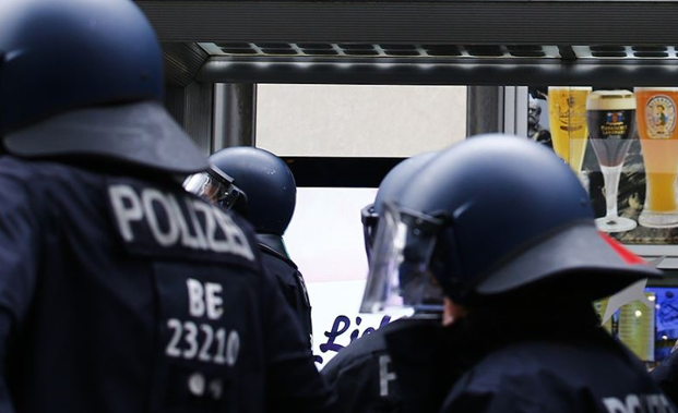 Almanya'da rüşvetle kaçakçılık yapan çete çökertildi