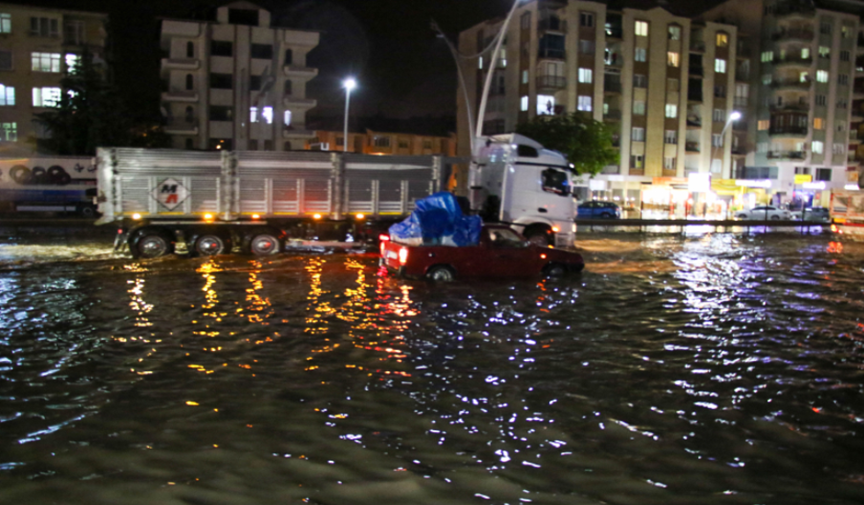 Uşak ve Nevşehir'de su baskınları oldu