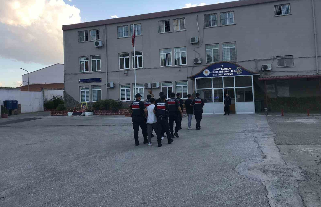 İzmir’den Nazilliye uyuşturucu sevkiyatını Jandarma önledi