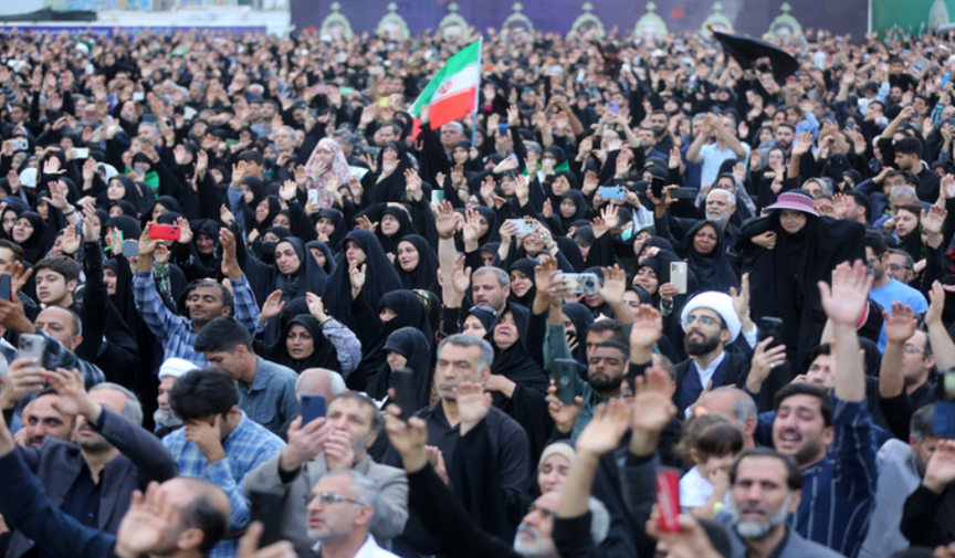 İran Cumhurbaşkanı Reisi defnedildi