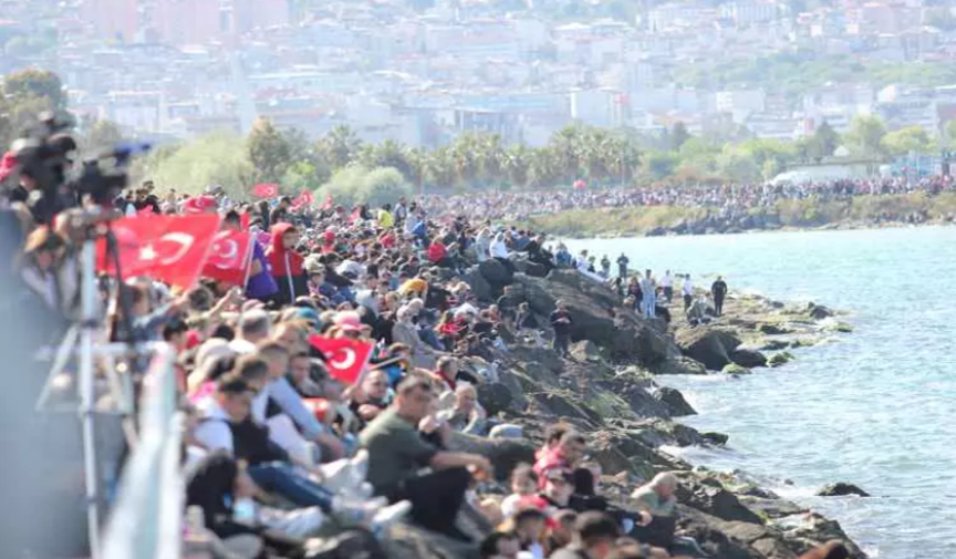 İlk kez gösteri uçuşu yapan HÜRJET hayran bıraktı