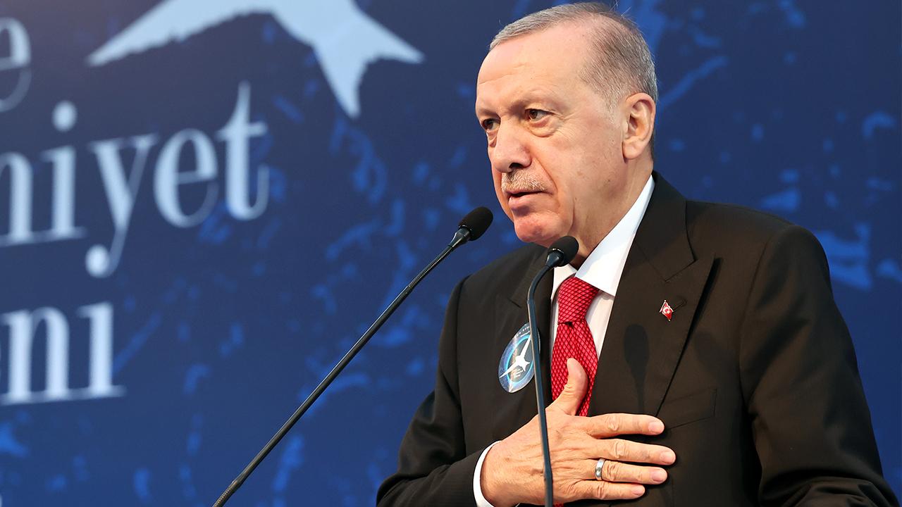 Cumhurbaşkanı Erdoğan Nun Okullarında Torununun Mezuniyet Törenine Katıldı