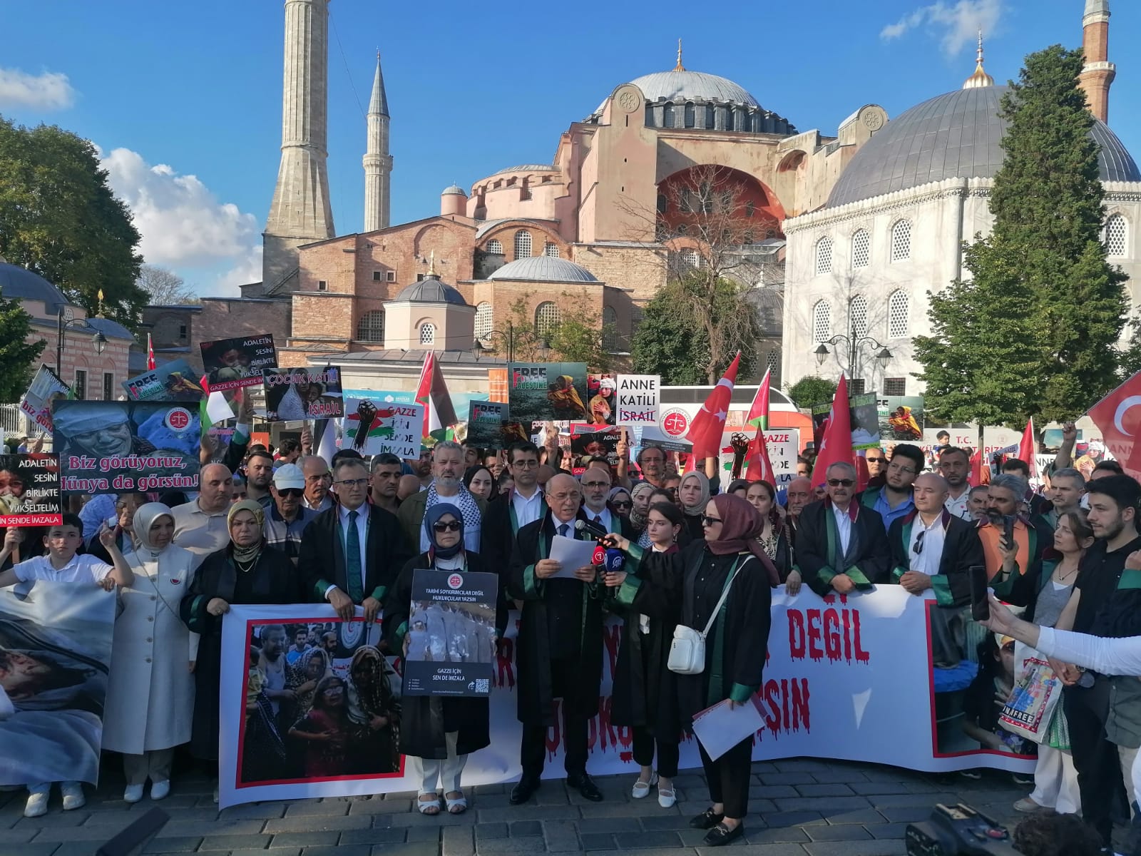 Avukatlar Filistine Destek Verdi