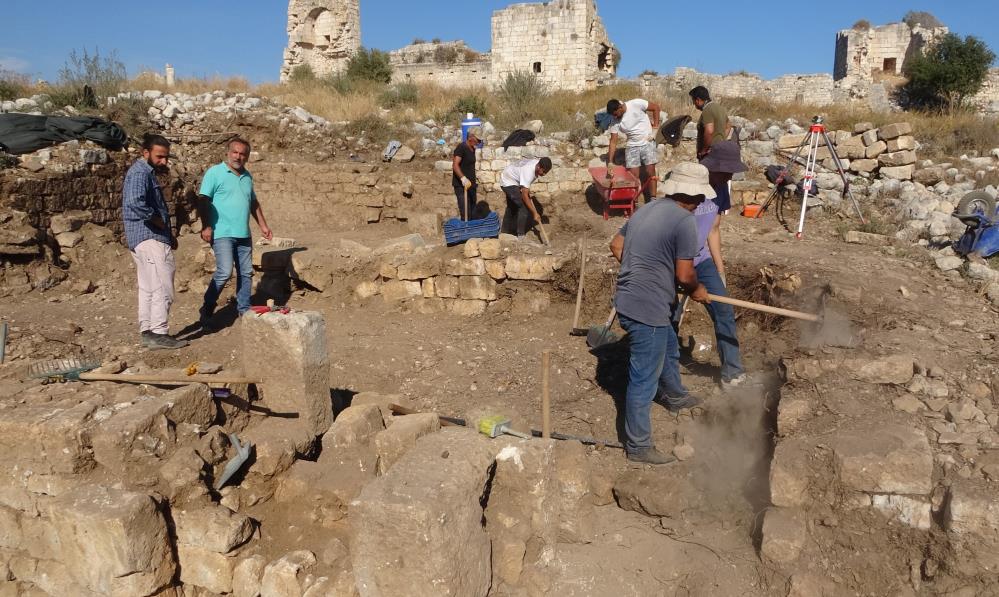 Tarihi Kalede 700 Yıllık Tuvalet Bulundu 2